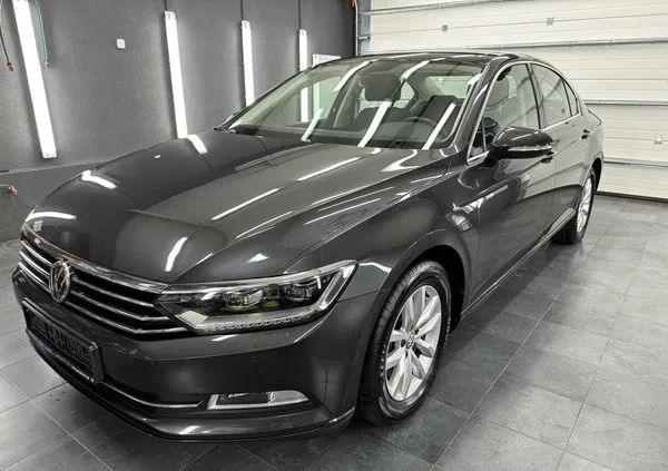 warmińsko-mazurskie Volkswagen Passat cena 83500 przebieg: 126000, rok produkcji 2018 z Jasień